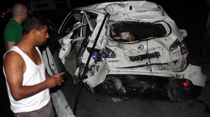 Otobanda Stop Eden Cipe Tır &Ccedil;arptı: 1 &Ouml;l&uuml;, 3 Yaralı