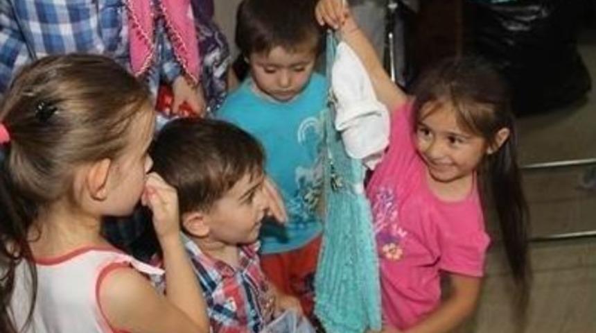 Yardıma Muhta&ccedil; &Ccedil;ocukların Bayramlık Sevinci