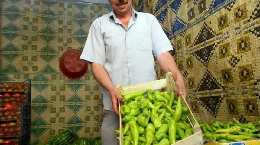 Yerli Mahsul Sebzeler Tezgahlarda Yerini Aldı