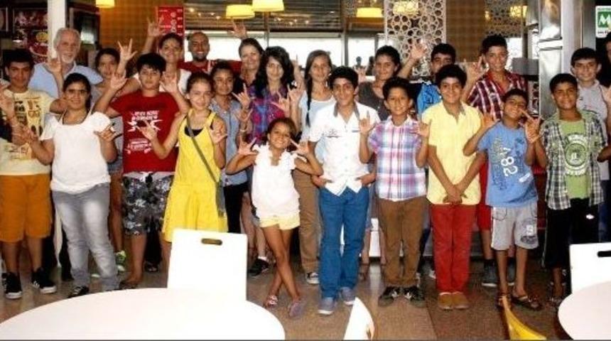 Her Şey Bir G&uuml;l&uuml;c&uuml;k İ&ccedil;in