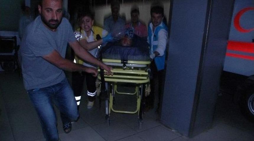 Kazaya Giden Sağlık G&ouml;revlisi, Yakınlarıyla Karşılaştı: 2&rsquo;si Ağır, 3 Yaralı