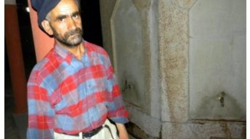 Abdest Alırken Ceketini &Ccedil;aldılar