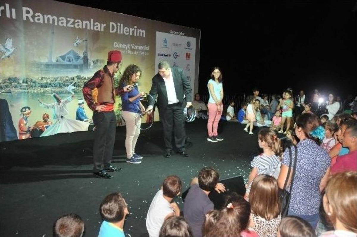 Ak&ccedil;akoca'da &Ccedil;ocuklar Hacivat Ve Karag&ouml;z İle Eğleniyor