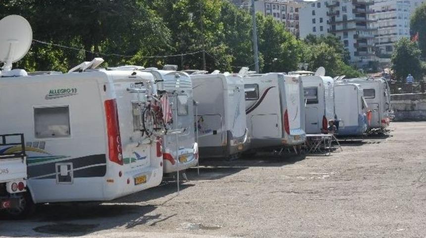 Karavan Turizmcileri Ak&ccedil;akoca'da