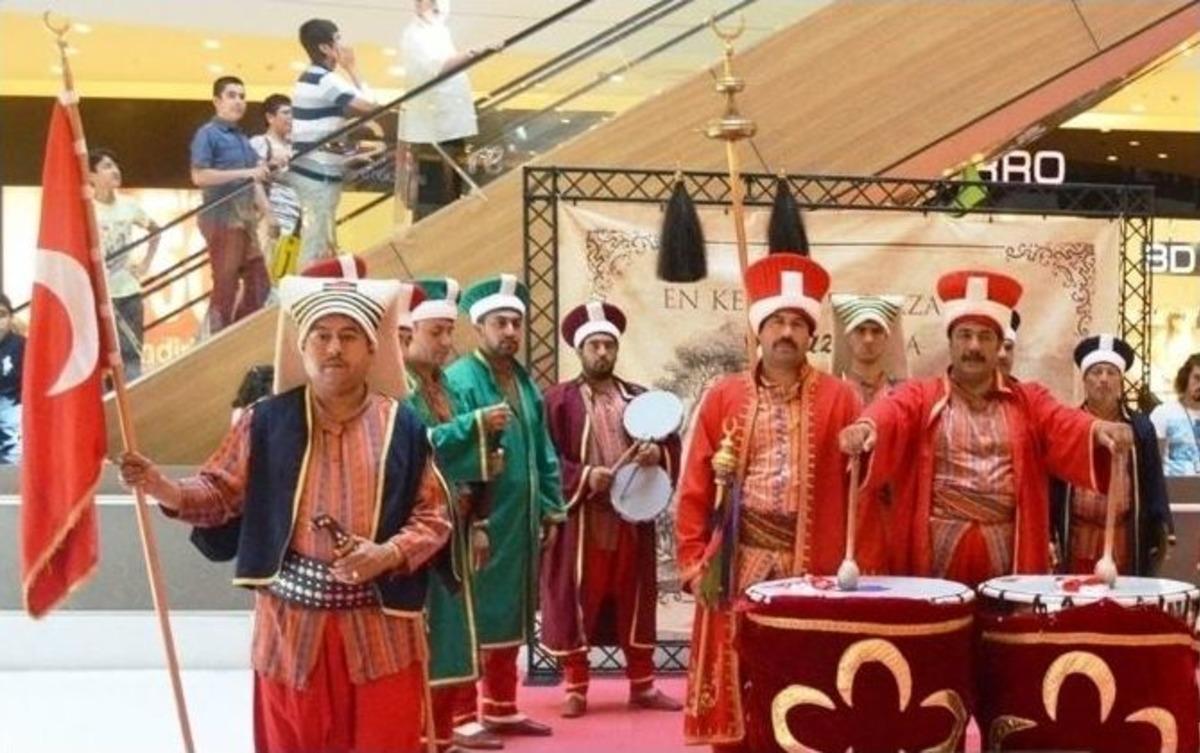 Kahramanmaraş Piazza&rsquo;da Ramazan Dopdolu Ge&ccedil;ti