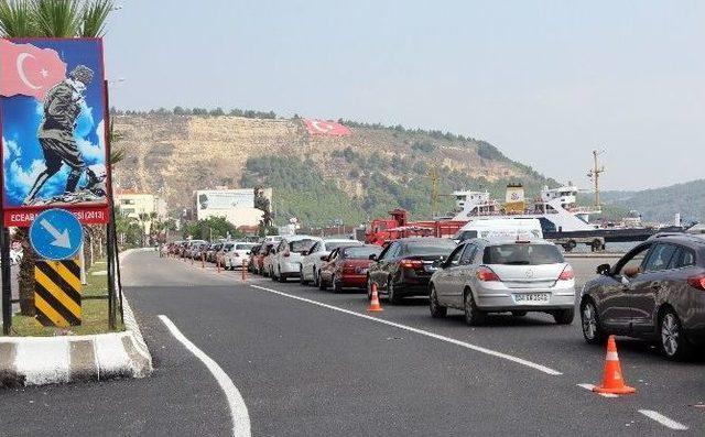 &Ccedil;anakkale&rsquo;de Feribot Kuyruğu 1