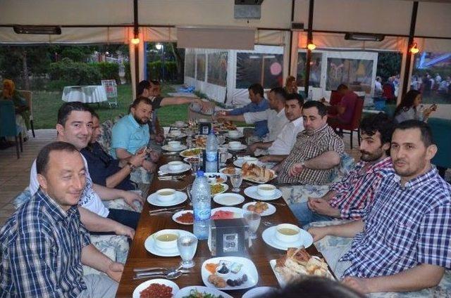 1995 Mezunları Fatsa da İftarda Buluştu 1