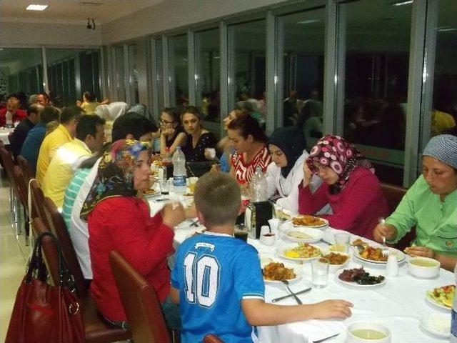 &Ouml;zel Yıldızlıg&uuml;ven Hastanesi &Ccedil;alışanları İftar Yemeğinde Buluştu 1