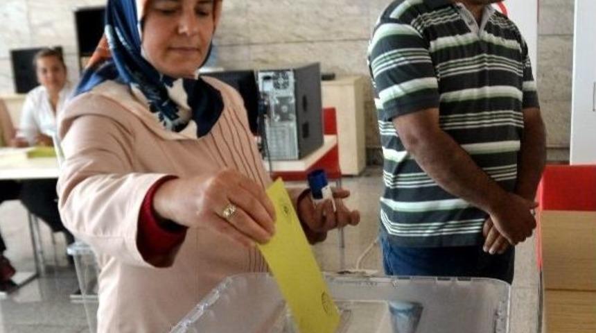 Cumhurbaşkanlığı Se&ccedil;imleri İ&ccedil;in İlk Oylar Kullanılmaya Başlandı