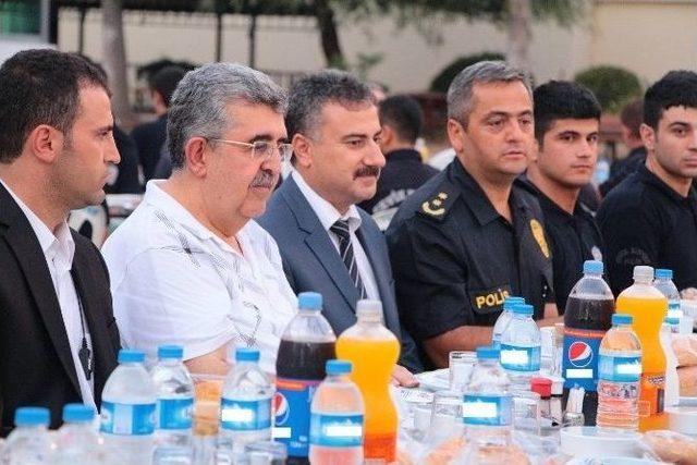Emniyet Genel M&uuml;d&uuml;r Yardımcısı G&uuml;lc&uuml;, İftarı &Ccedil;evik Kuvvet İle A&ccedil;tı 1