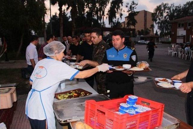 Emniyet Genel M&uuml;d&uuml;r Yardımcısı G&uuml;lc&uuml;, İftarı &Ccedil;evik Kuvvet İle A&ccedil;tı 2