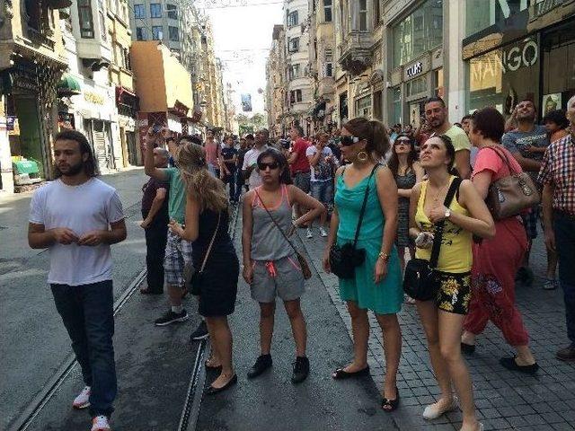 (özel Haber) İstiklal Caddesi nde Güvercin Kurtarma Operasyonu 2