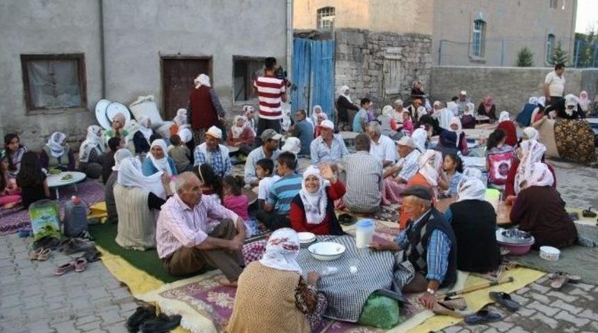 Sokak İftarına 2 Bin 500 Kişi Katıldı