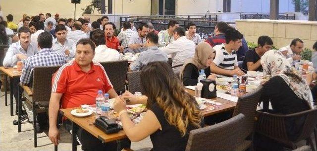 Şanlıurfa Piaazza İş Ortaklarıyla İftarda Buluştu 1