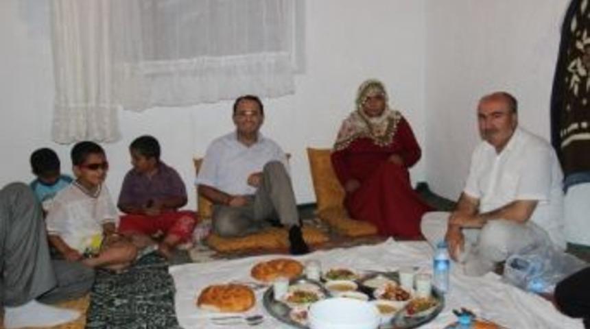 Kaymakam Asalet Karabulat Fakir Aile İle İftar A&ccedil;tı