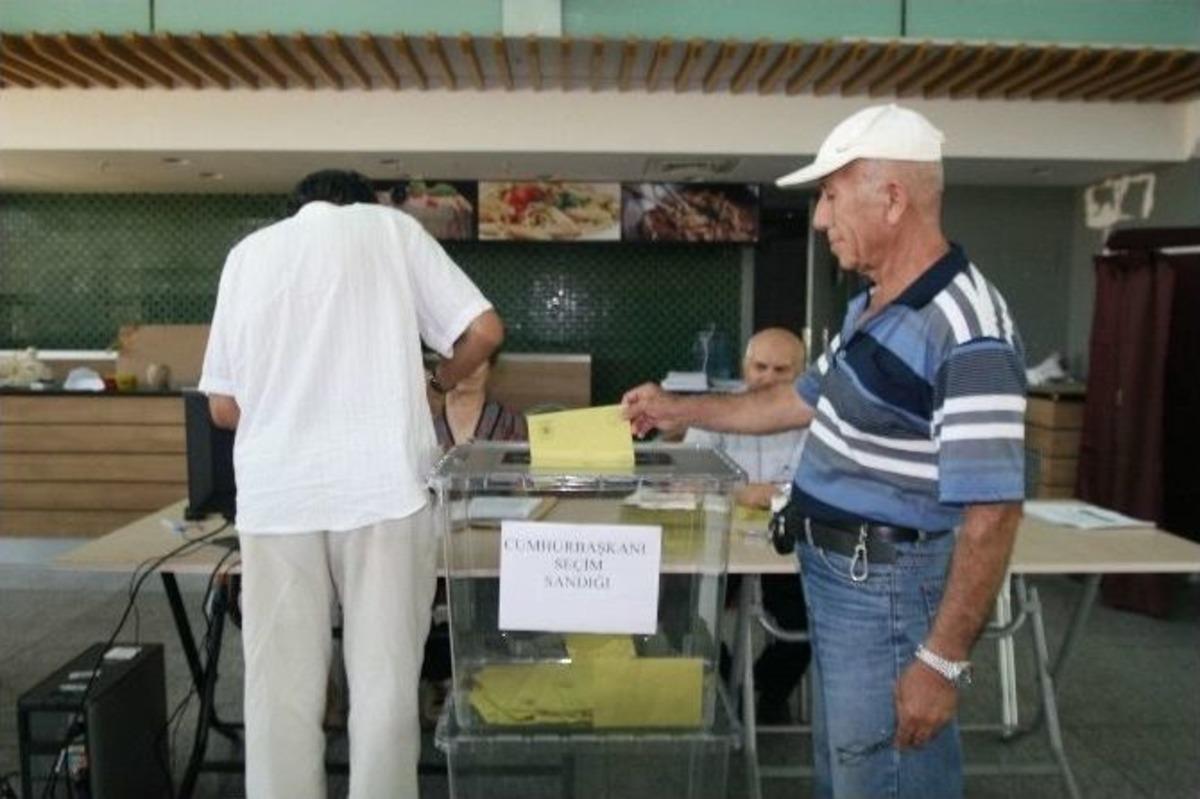 Cumhurbaşkanlığı Se&ccedil;iminde Gurbet&ccedil;iler Oy Kullanıyor