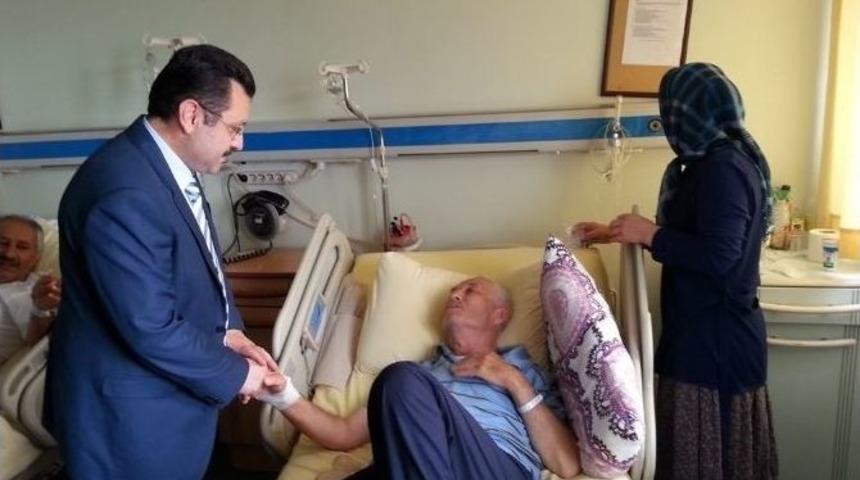 Başkan Gen&ccedil; İlk Bayram Ziyaretini Hastalara Yaptı