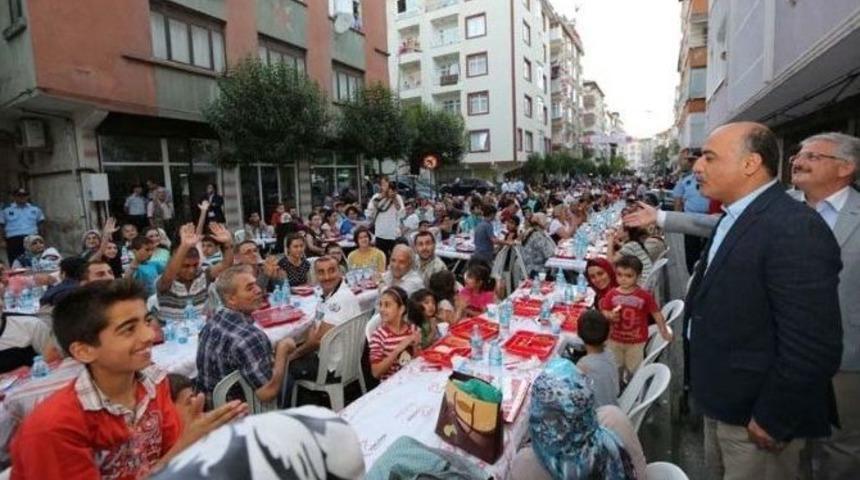G&uuml;ng&ouml;ren Belediyesi Ramazan Bereketini İftar Sofralarına Taşıdı