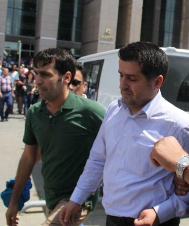 Tahliye Olan Polisler Alkışlarla Karşılandı 1