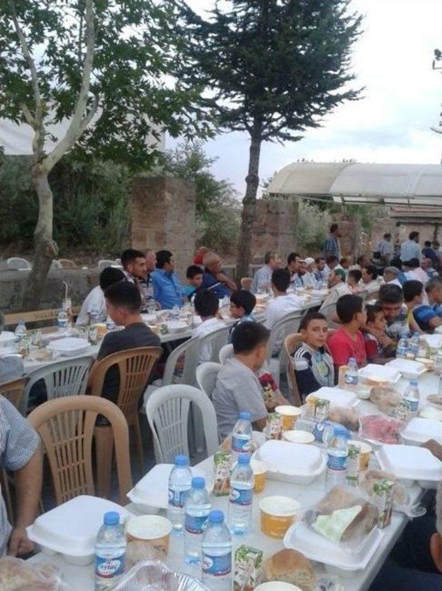 Abdüsselam Camii Kursiyelerinden Mahalleliye İftar