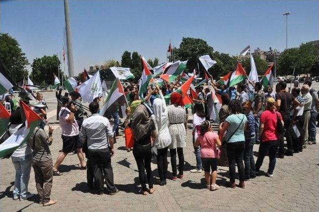 Gaziantep’teki Suriyeliler İsrail’i Protesto Etti