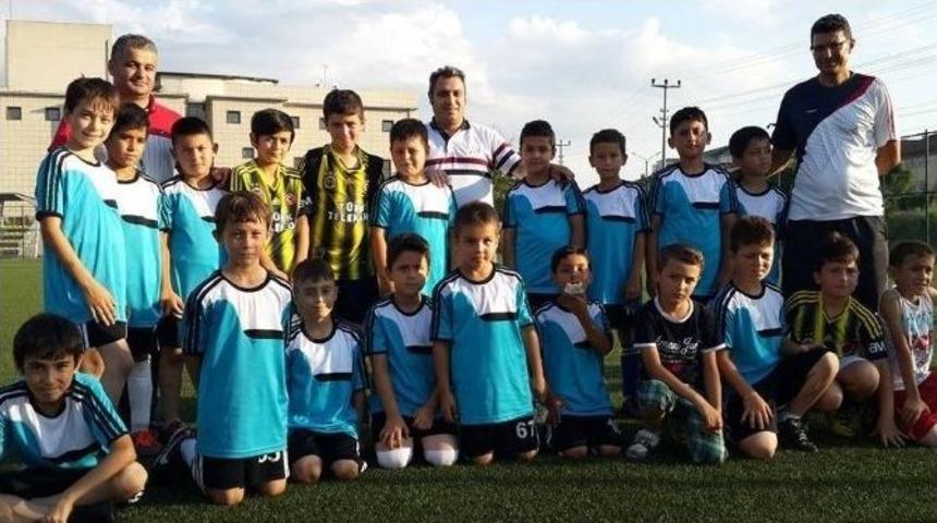Minik Futbolcular Diş Doktoru İle Buluştu