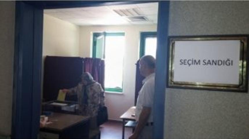 Zonguldak Havalimanında Cumhurbaşkanlığı Se&ccedil;imi İ&ccedil;in Oy Kullanılıyor
