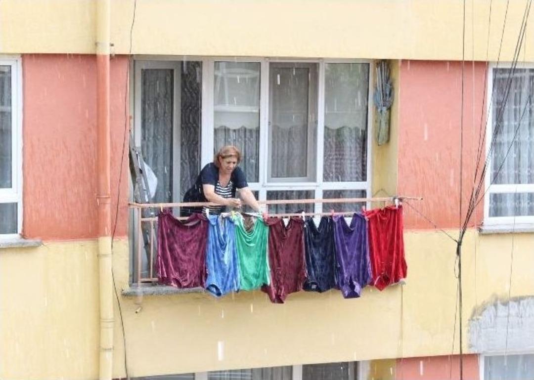 Yaz Yağmuru Şaşırttı