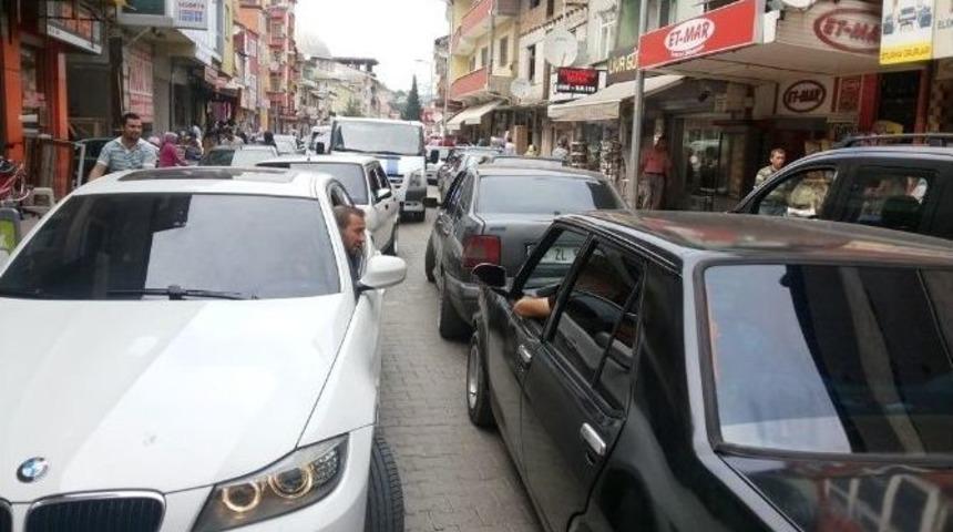Kozcağız&rsquo;da Bayram Yoğunluğu Trafiği Fel&ccedil; Etti