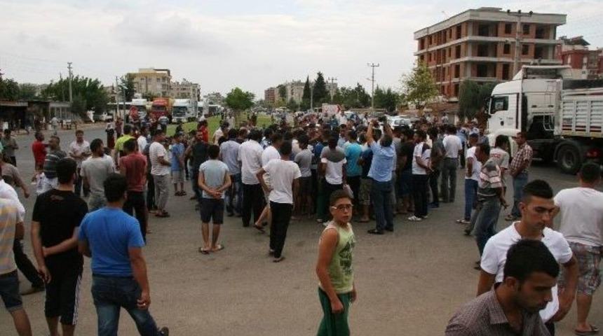 Antalya'da Yol Kapatma Eyleminde Arbede