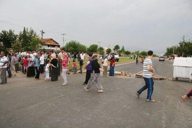 Antalya da Yol Kapatma Eyleminde Arbede 1
