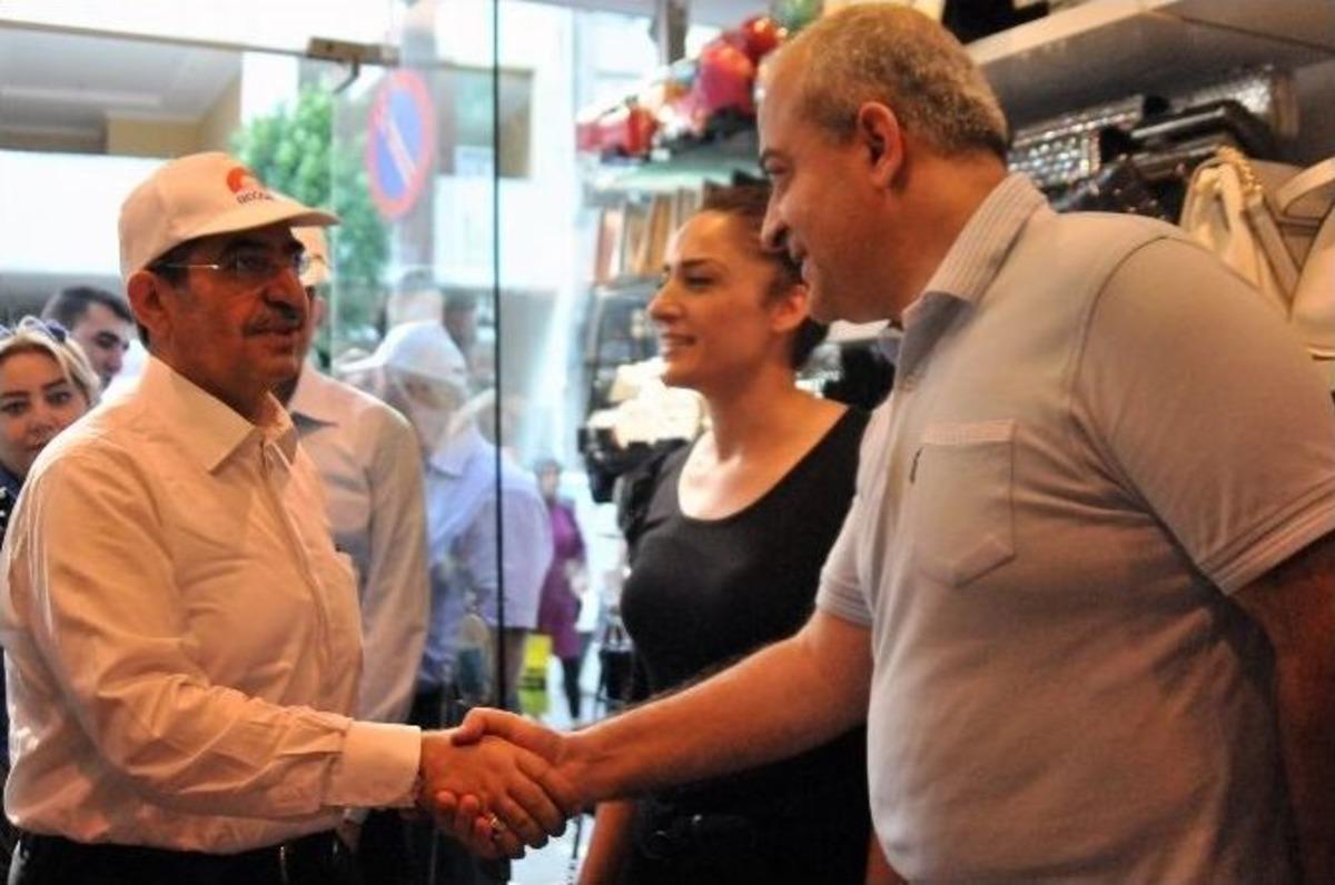 İdris G&uuml;ll&uuml;ce: "300 Saat Sonra T&uuml;rkiye'de 'erdoğan Cumhurbaşkanı Hayırlı Olsun' Yazacak"