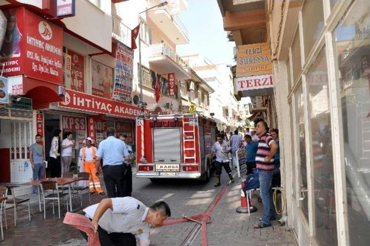 Nazilli'de Baca Yangını Korkuttu