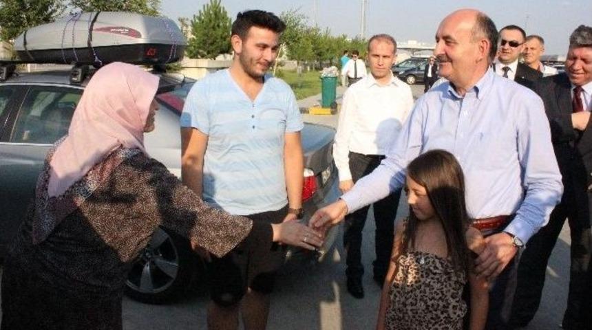 Sağlık Bakanı M&uuml;ezzinoğlu, Kapıkule Sınır Kapısı&rsquo;nda Se&ccedil;im Sandıklarını Denetledi
