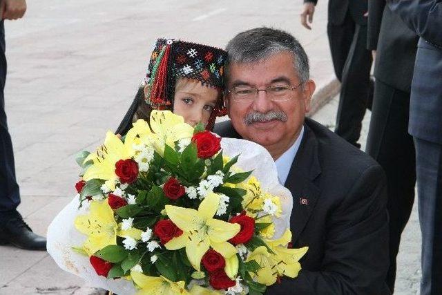 Milli Savunma Bakanı Yılmaz: "yeni T&uuml;rkiye Bağımsız Dış Politikadır" 1