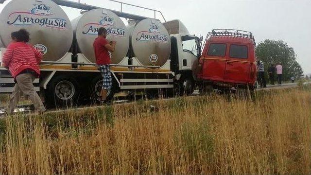 Şarkikaraağa&ccedil;&rsquo;ta Zincirleme Kaza 1