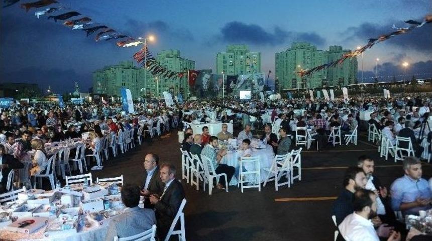 Başakşehir&rsquo;de 60 Bin Kişilik Dev İftar