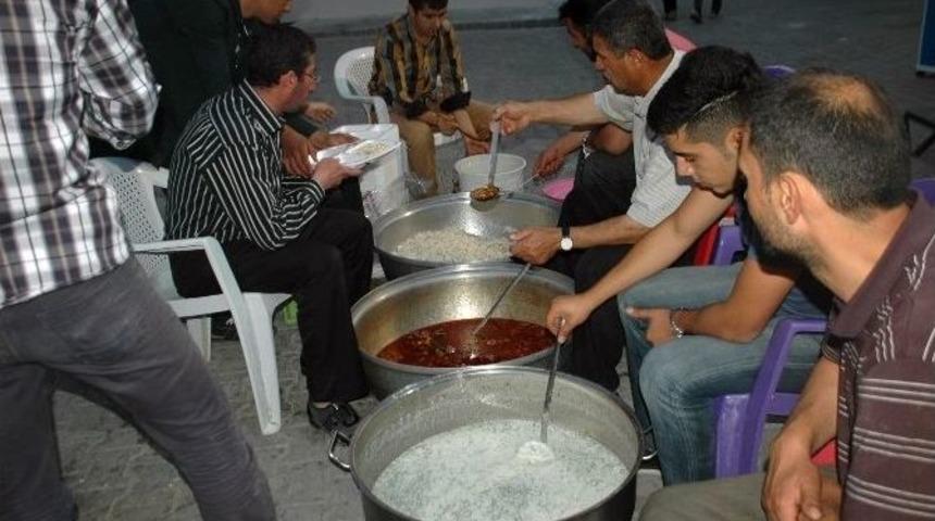 Hayırsever İşadamından İftar Yemeği