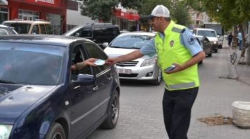 Kulu Polisinden Trafik Kurallarına Uyalım Broş&uuml;r&uuml;