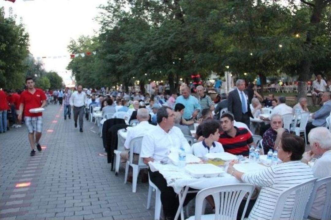 2 Kilometrelik İftar Sofrası