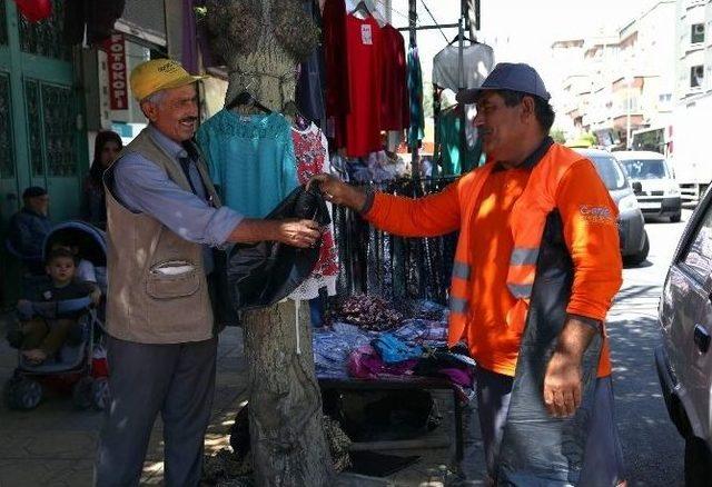 Şehitkamil’den Esnaflara Bayram Poşeti