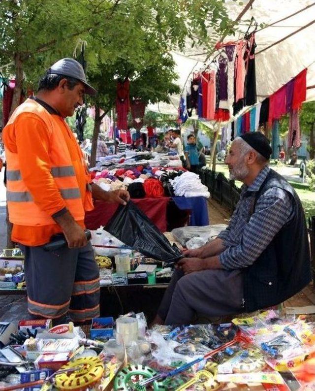 Şehitkamil’den Esnaflara Bayram Poşeti