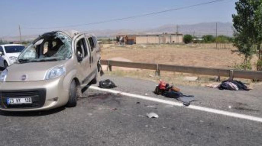 Elazığ&rsquo;da Feci Kaza 1 &ouml;l&uuml; 4 yaralı