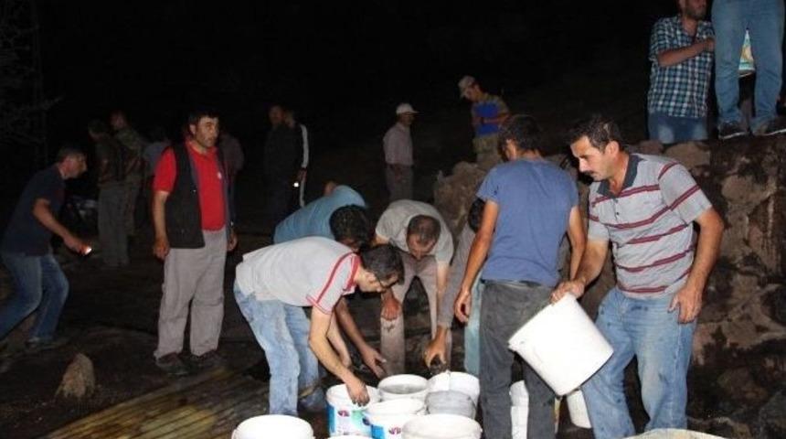 Yangın Bayramda 11 &Ccedil;ocuklu Aileyi Evsiz Bıraktı