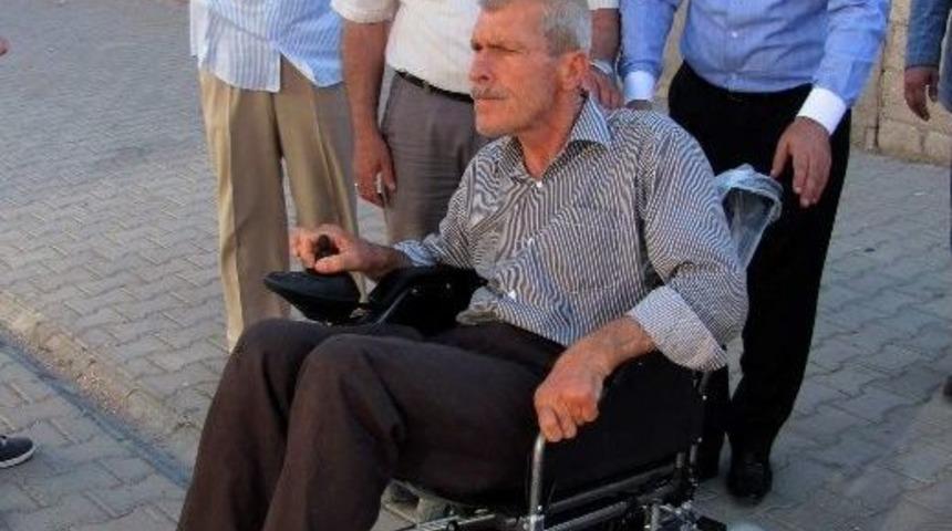 Araban İl&ccedil;esinde Engelli Vatandaşa Ak&uuml;l&uuml; Sandalye Yardımı