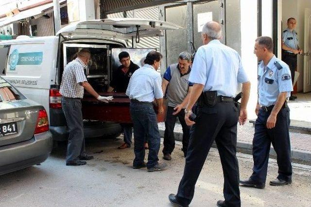 Y&uuml;k Asans&ouml;r&uuml;nde Sıkışan Kasap Hayatını Kaybetti 2