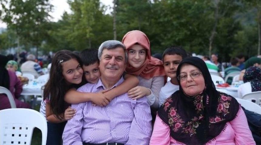 Karaosmanoğlu Ailesi İftarda Buluştu