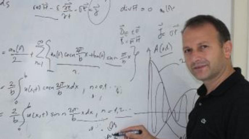 Prof. T&uuml;retken: &ldquo;baz İstasyonlarından Yayılan Radyasyonun Ciddi Bir Zararı Yok&rdquo;