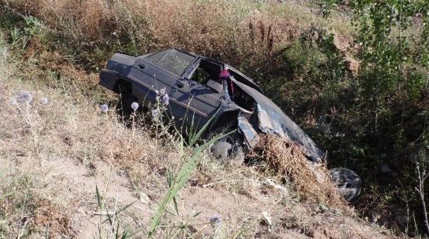 Adıyaman&rsquo;da Otomobil Şarampole U&ccedil;tu: 3 Yaralı