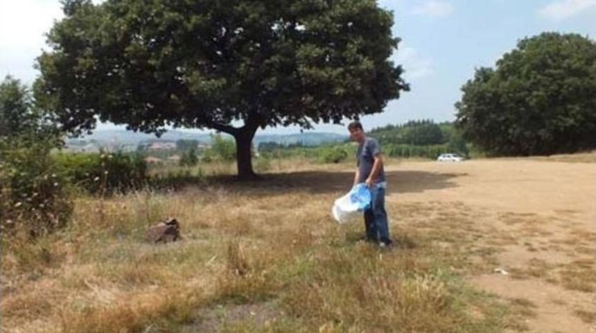 Sahipsiz Sokak K&ouml;peklerine Yem Bırakıldı